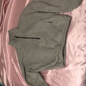 Cropped grey sweat shirt